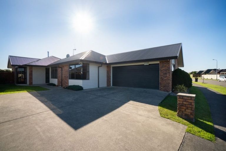 Photo of property in 11 Geneva Terrace, Kelvin Grove, Palmerston North, 4414