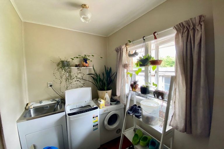 Photo of property in 260 Henderson Valley Road, Henderson, Auckland, 0612