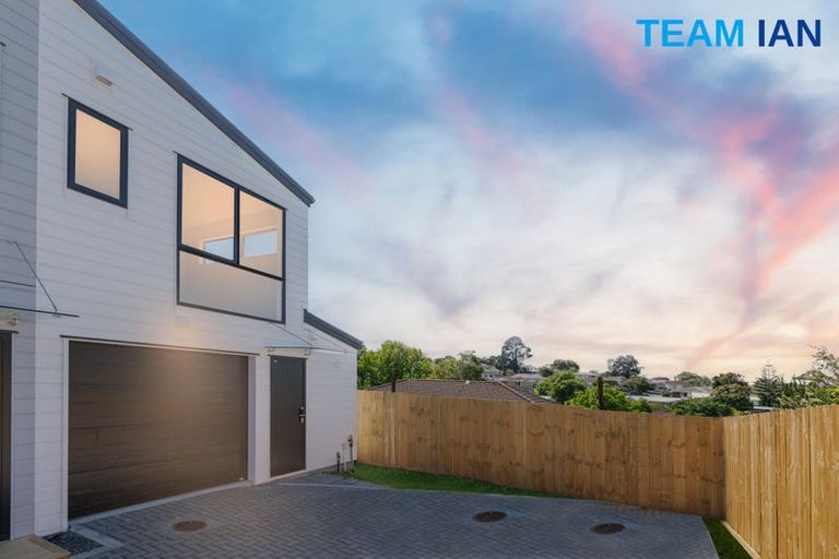 Photo of property in 11 Kayle Glen, West Harbour, Auckland, 0618
