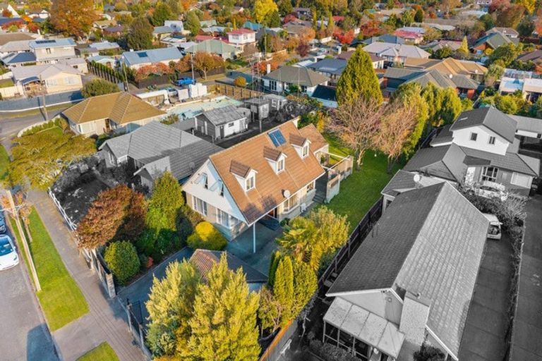 Photo of property in 37 Woodbury Street, Avonhead, Christchurch, 8042