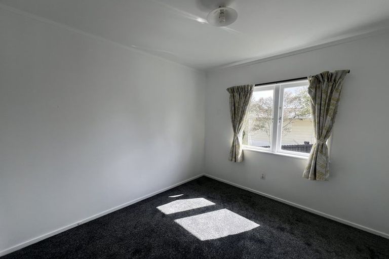 Photo of property in 13 Hellyers Street, Birkdale, Auckland, 0626