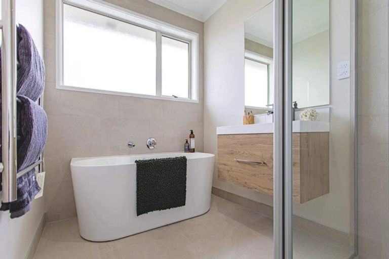 Photo of property in 57 Te Ara Aukati Terrace, Pokeno, 2471