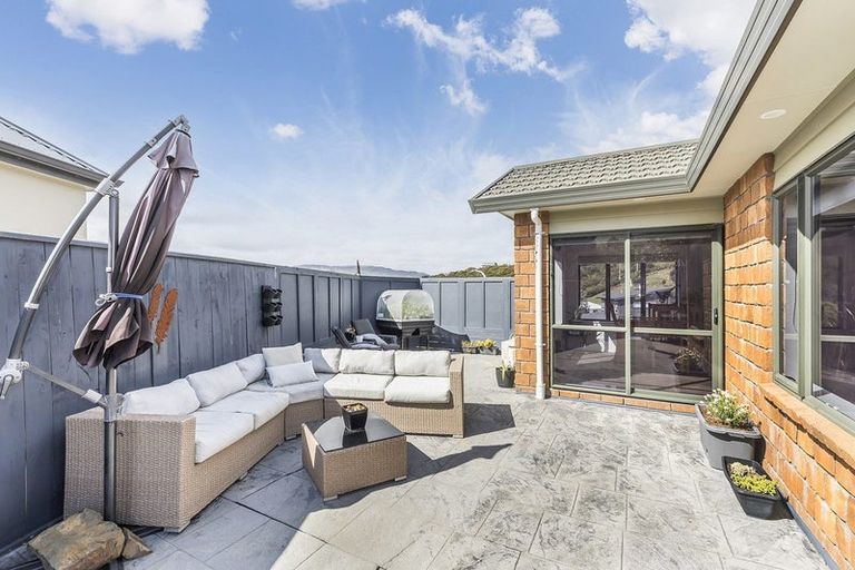Photo of property in 2 Endeavour Drive, Whitby, Porirua, 5024