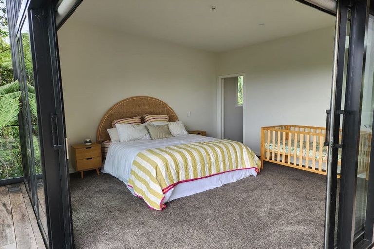 Photo of property in 2 Wairau Road, Oakura, 4374