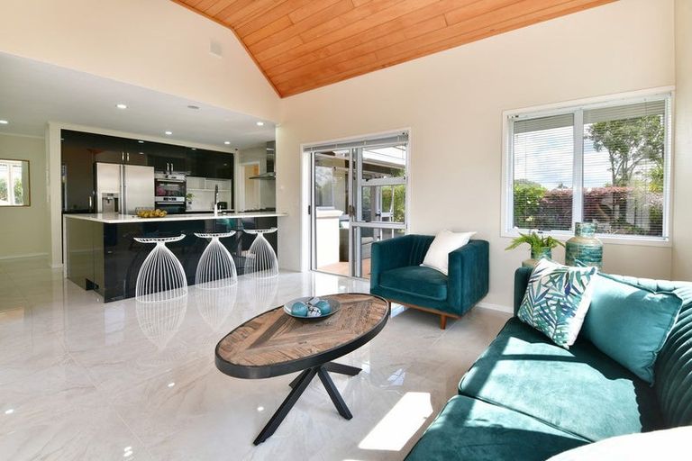 Photo of property in 5 Maygrove Drive, Orewa, 0931