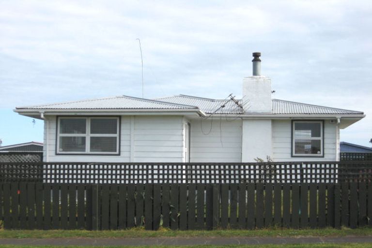 Photo of property in 56 Lee Street, Castlecliff, Whanganui, 4501