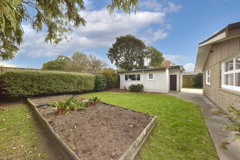 Photo of property in 19 Ashfield Place, Ilam, Christchurch, 8041