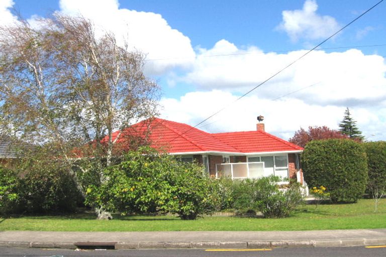 Photo of property in 10 Strid Road, Te Atatu South, Auckland, 0610