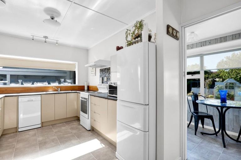 Photo of property in 2 Turuturu Road, Hawera, 4610