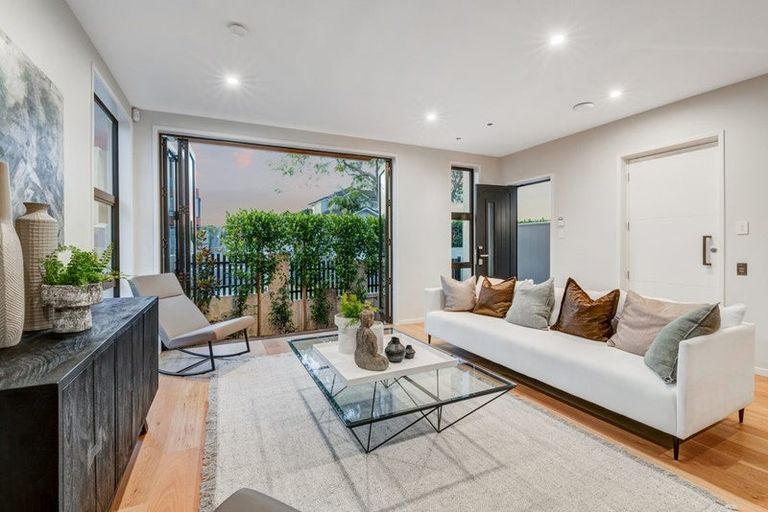 Photo of property in 16b Killarney Street, Takapuna, 0622