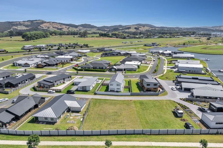 Photo of property in 8 Norma Way, Whitianga, 3510