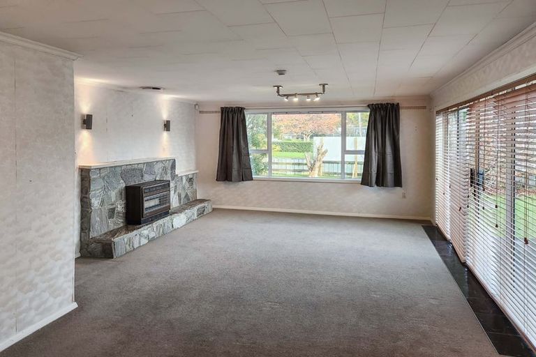 Photo of property in 215 Stokes Valley Road, Stokes Valley, Lower Hutt, 5019