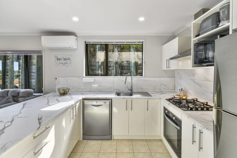 Photo of property in 17a Keri Vista Rise, Papakura, 2110