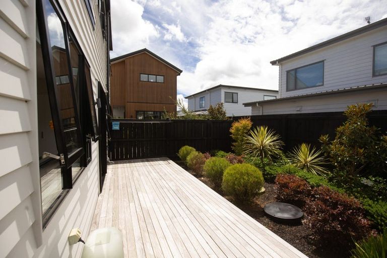 Photo of property in 21b Lumbarda Drive, Kumeu, 0810
