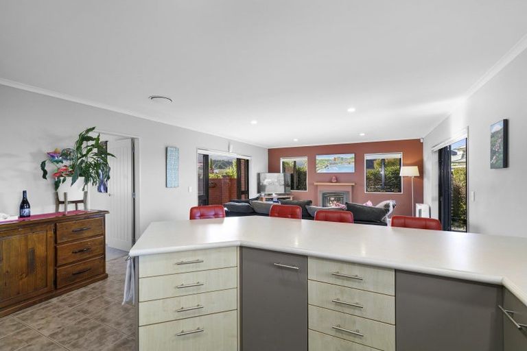 Photo of property in 17 Garrett Place, Riverstone Terraces, Upper Hutt, 5018
