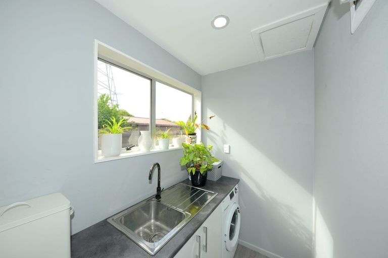 Photo of property in 91 Denise Crescent, Hornby, Christchurch, 8042