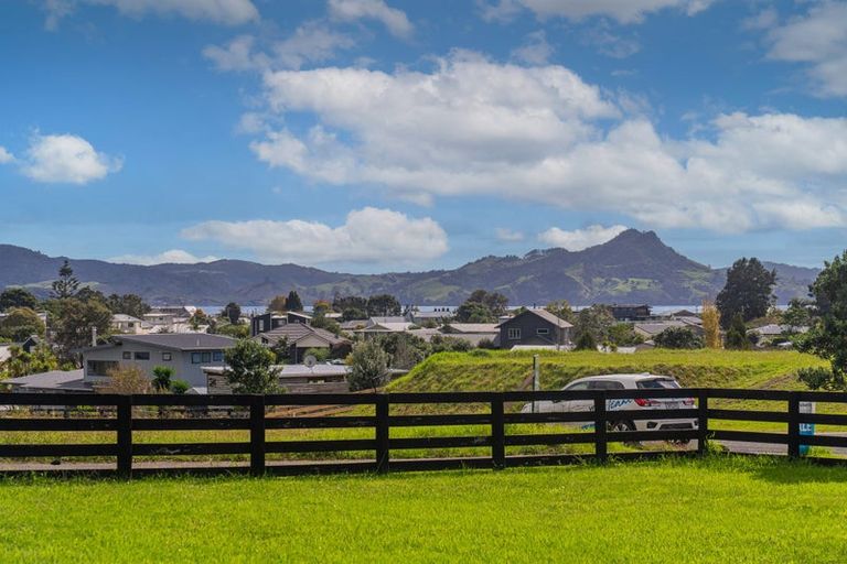 Photo of property in 1 Tinirau Place, Cooks Beach, 3591
