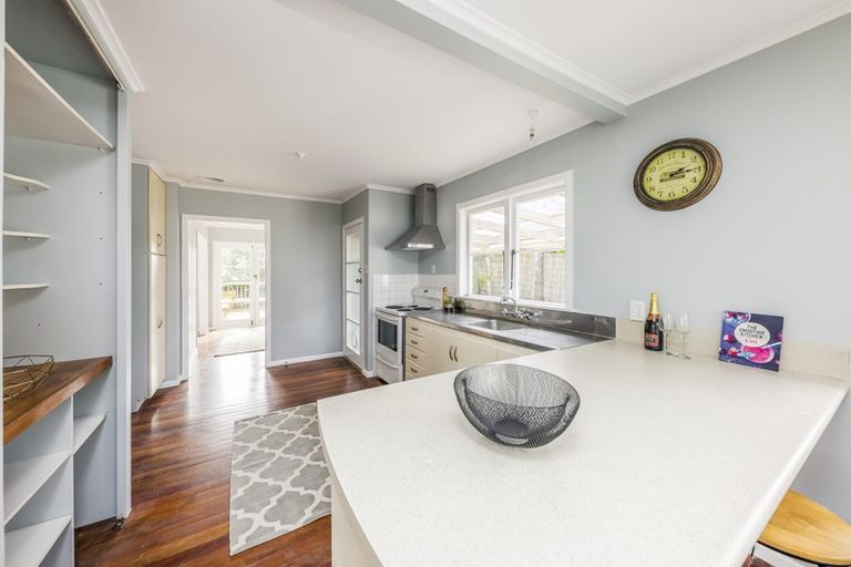 Photo of property in 37 Edmonton Road, Henderson, Auckland, 0612