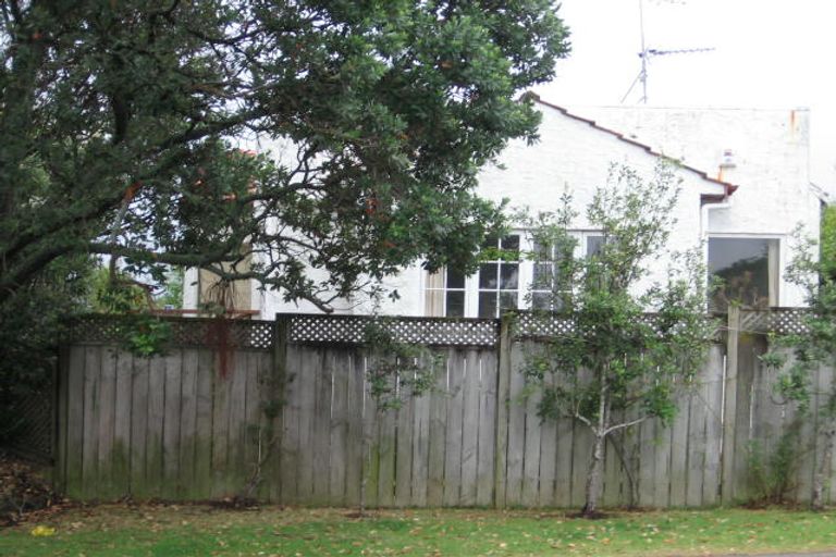 Photo of property in 21 Tirimoana Road, Te Atatu South, Auckland, 0602