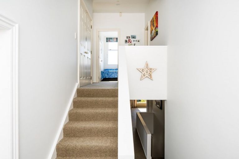 Photo of property in 24 Sailmaker Close, Whitby, Porirua, 5024