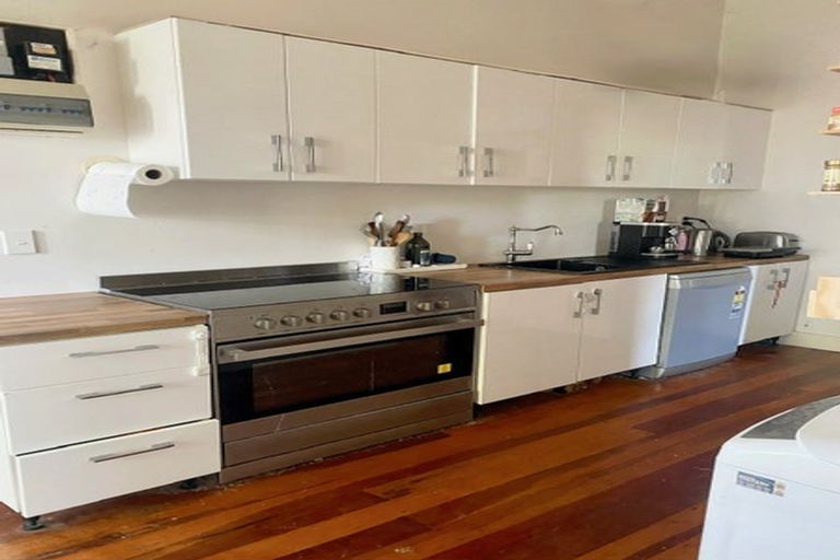 Photo of property in 1/98 Birkenhead Avenue, Birkenhead, Auckland, 0626