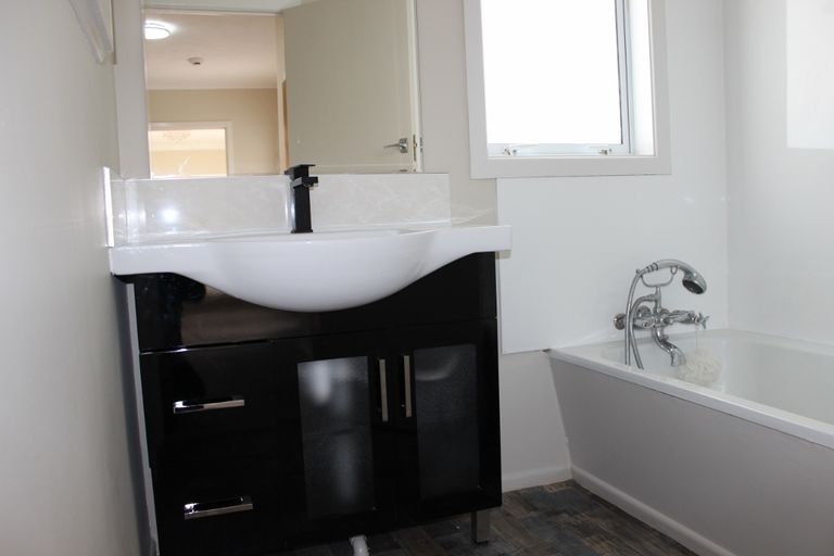 Photo of property in 20 Landon Avenue, Mangere East, Auckland, 2024