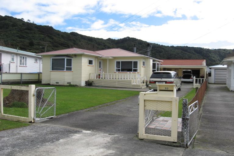 Photo of property in 10 Maire Street, Wainuiomata, Lower Hutt, 5014