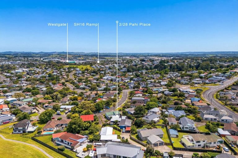 Photo of property in 2/28 Pahi Place, West Harbour, Auckland, 0618