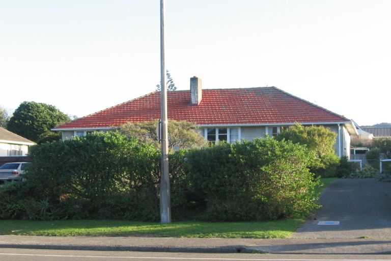 Photo of property in 104 Main Road, Titahi Bay, Porirua, 5022