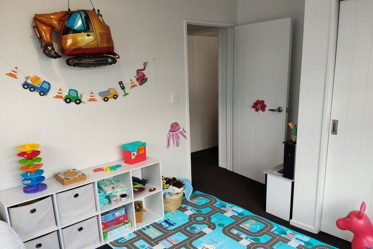 Photo of property in 10 Cohen Place, Milson, Palmerston North, 4414