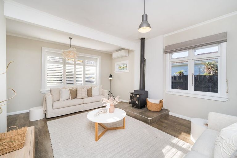 Photo of property in 37 Miro Street, Takaro, Palmerston North, 4410