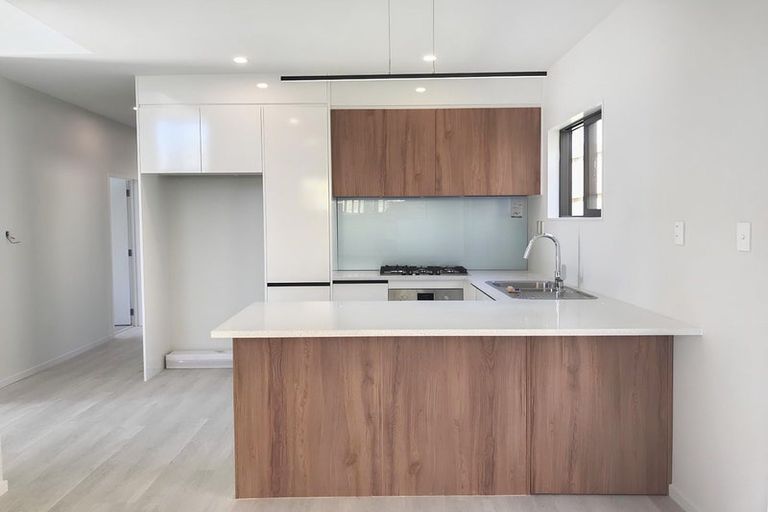 Photo of property in 3 Gamble Way, Massey, Auckland, 0614