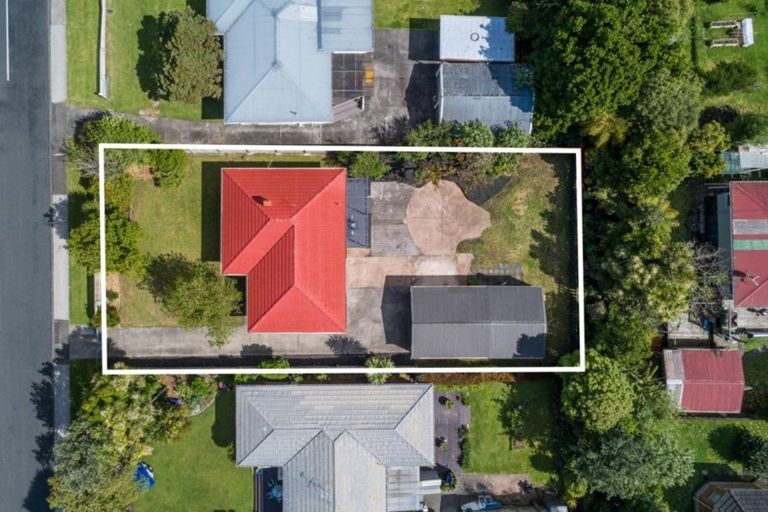 Photo of property in 6 Gill Avenue, Te Atatu Peninsula, Auckland, 0610