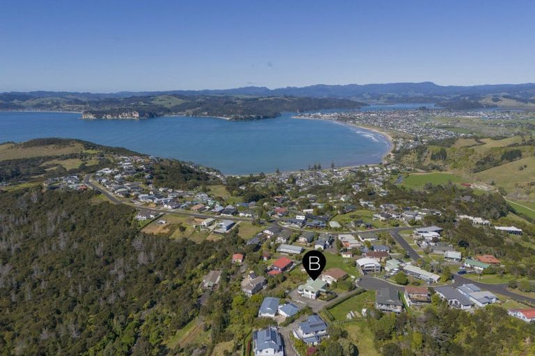 Photo of property in 8 Landel Place, Whitianga, 3510