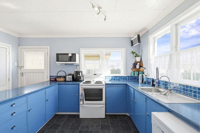 Photo of property in 63 Bamber Street, Castlecliff, Whanganui, 4501