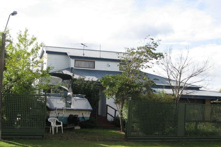 Photo of property in 34 Widmore Drive, Massey, Auckland, 0614