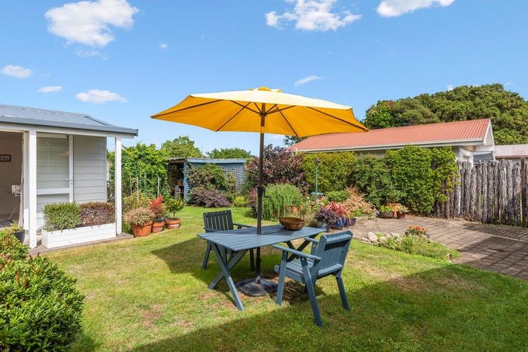 Photo of property in 6 Kaikomako Road, Waikanae, 5036