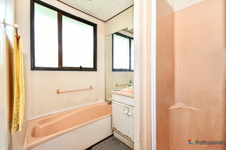 Photo of property in 12 Starforth Place, Henderson, Auckland, 0612
