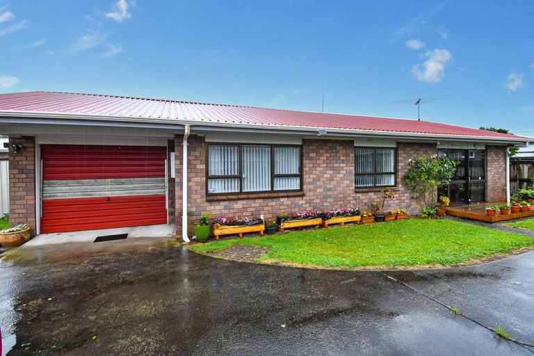 Photo of property in 2/24 Grove Road, Papakura, 2110
