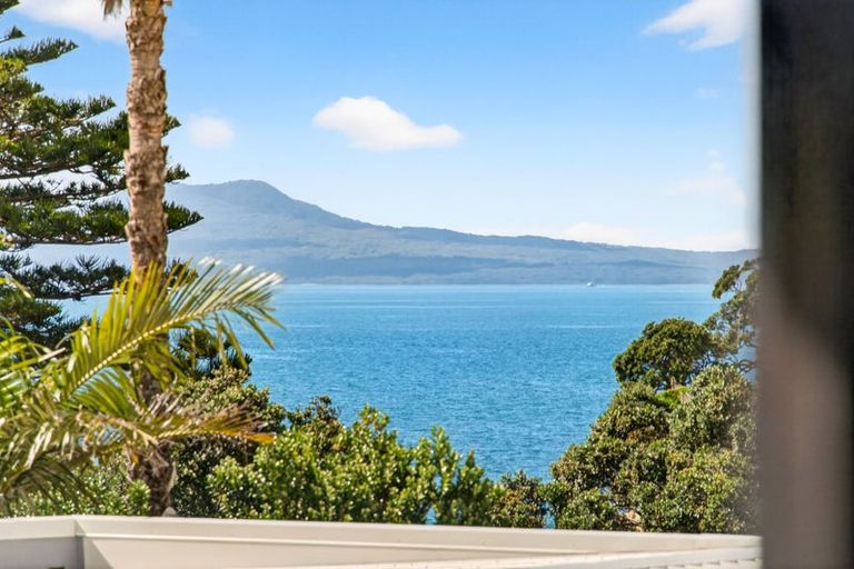 Photo of property in 2/50 Masterton Road, Rothesay Bay, Auckland, 0630