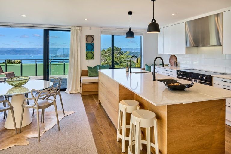 Photo of property in 21 Seaview Terrace, Northland, Wellington, 6012