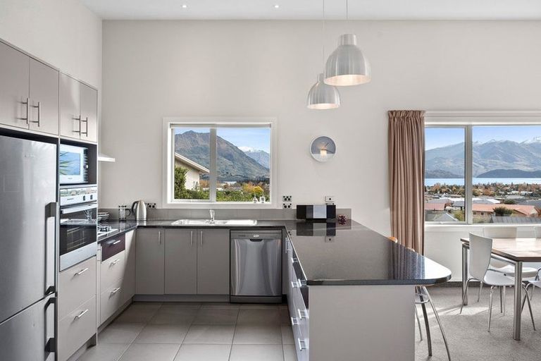 Photo of property in 12 Bovett Place, Wanaka, 9305