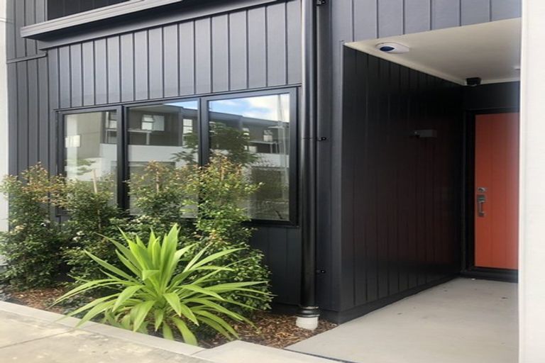 Photo of property in 52 Rangihina Road, Hobsonville, Auckland, 0616