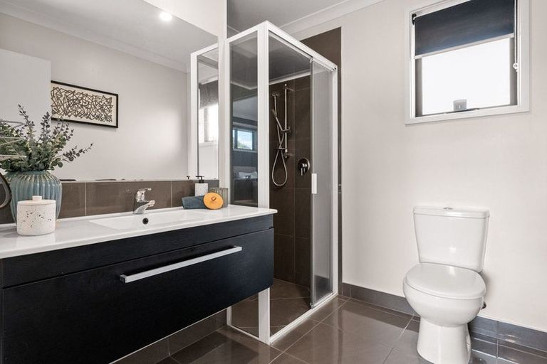 Photo of property in 39 Ballintoy Park Drive, Welcome Bay, Tauranga, 3175