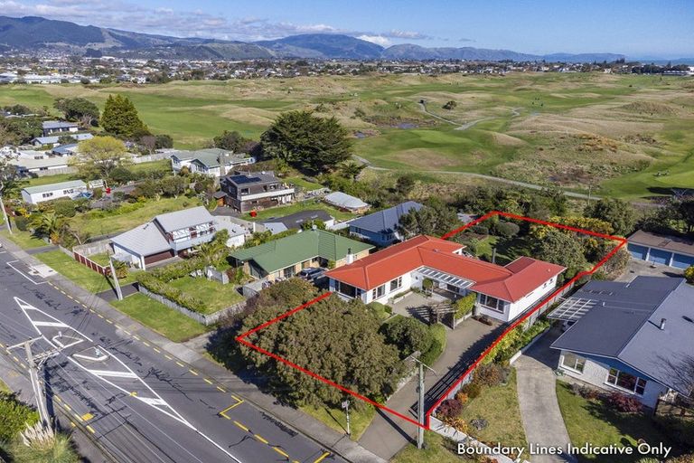 Photo of property in 18 Martin Road, Paraparaumu Beach, Paraparaumu, 5032