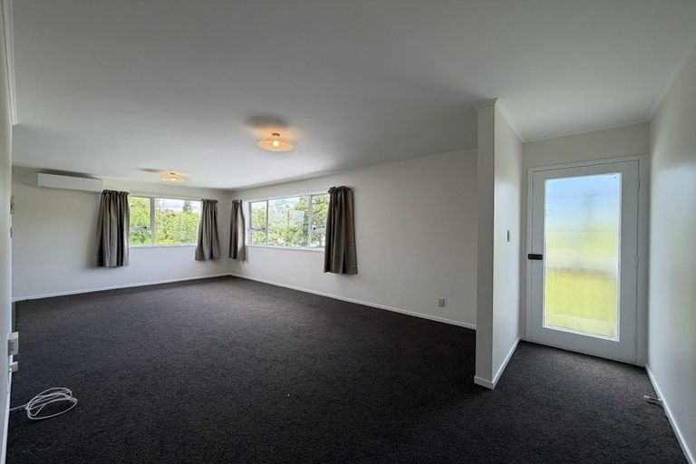 Photo of property in 10 Ciprian Place, Henderson, Auckland, 0612