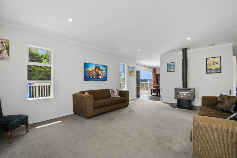 Photo of property in 11 Gavinike Place, Waimauku, 0812