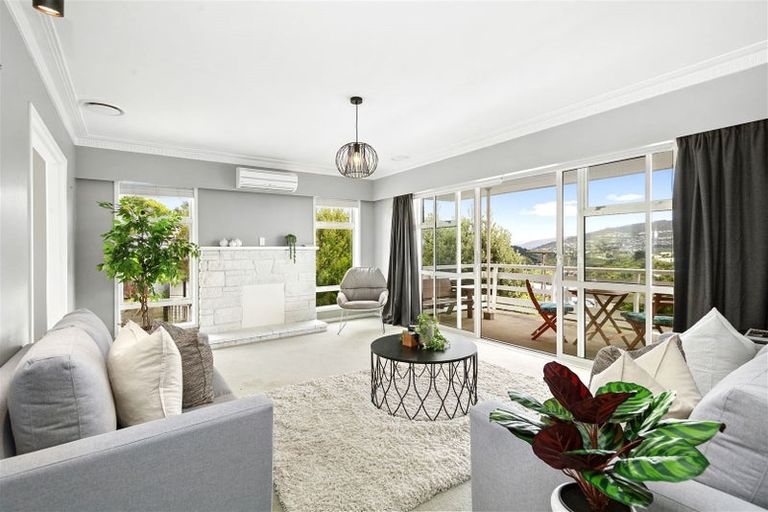 Photo of property in 42 Turville Crescent, Newlands, Wellington, 6037