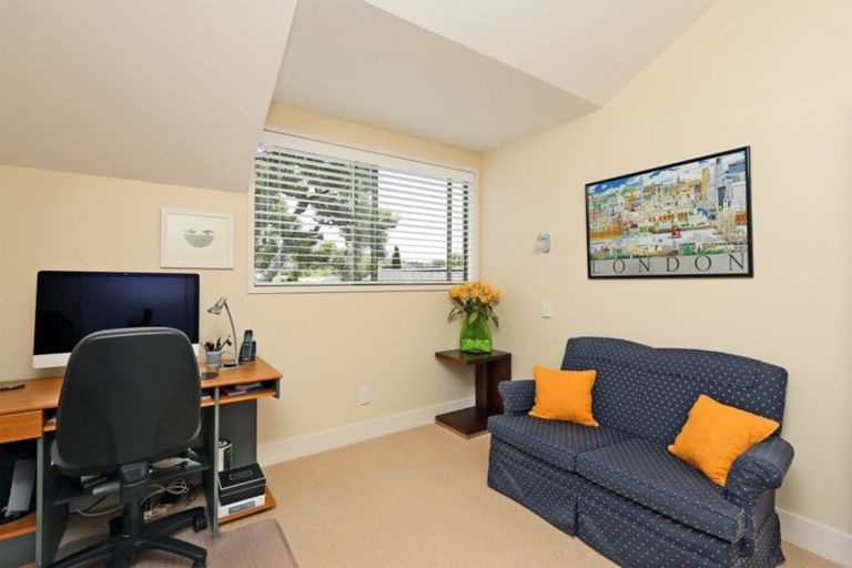 Photo of property in 1b Neeve Place, Taradale, Napier, 4112