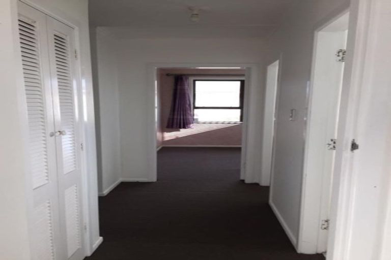 Photo of property in 36 Longburn Road, Henderson, Auckland, 0610